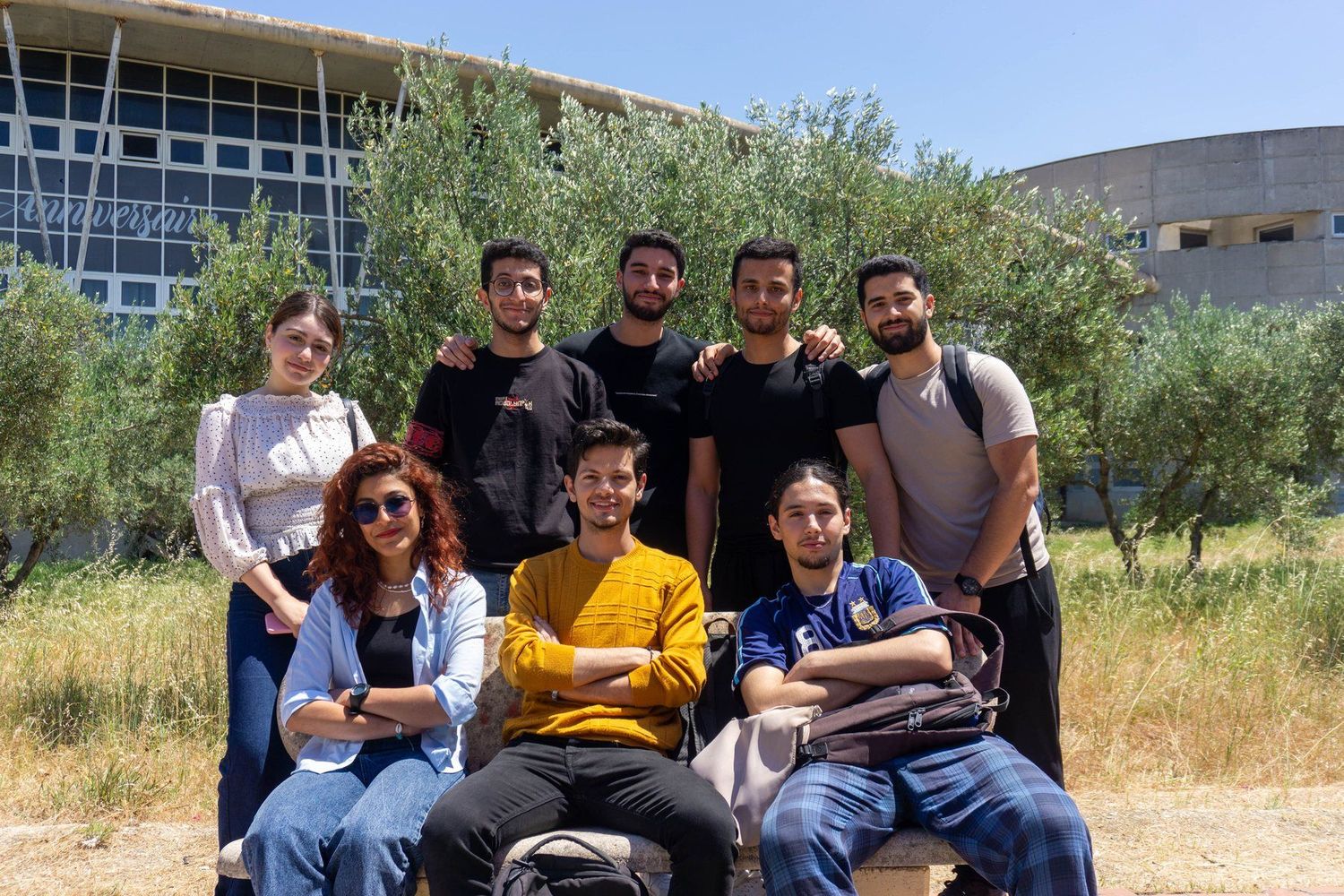 Universitaires en informatique sur un campus algérien